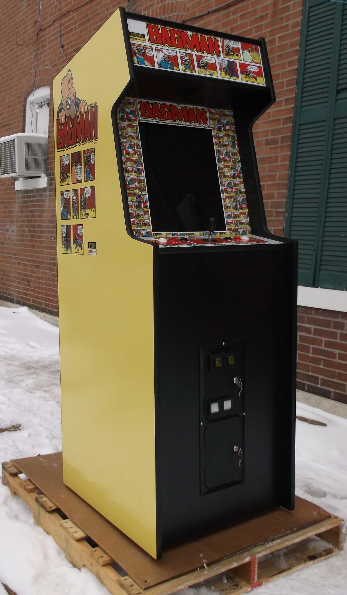 BAG MAN ARCADE GAME WITH LOTS OF NEW PARTS- EXTRA SHARP, Heavy Duty Coin Operated With Free Play Option - Image 4
