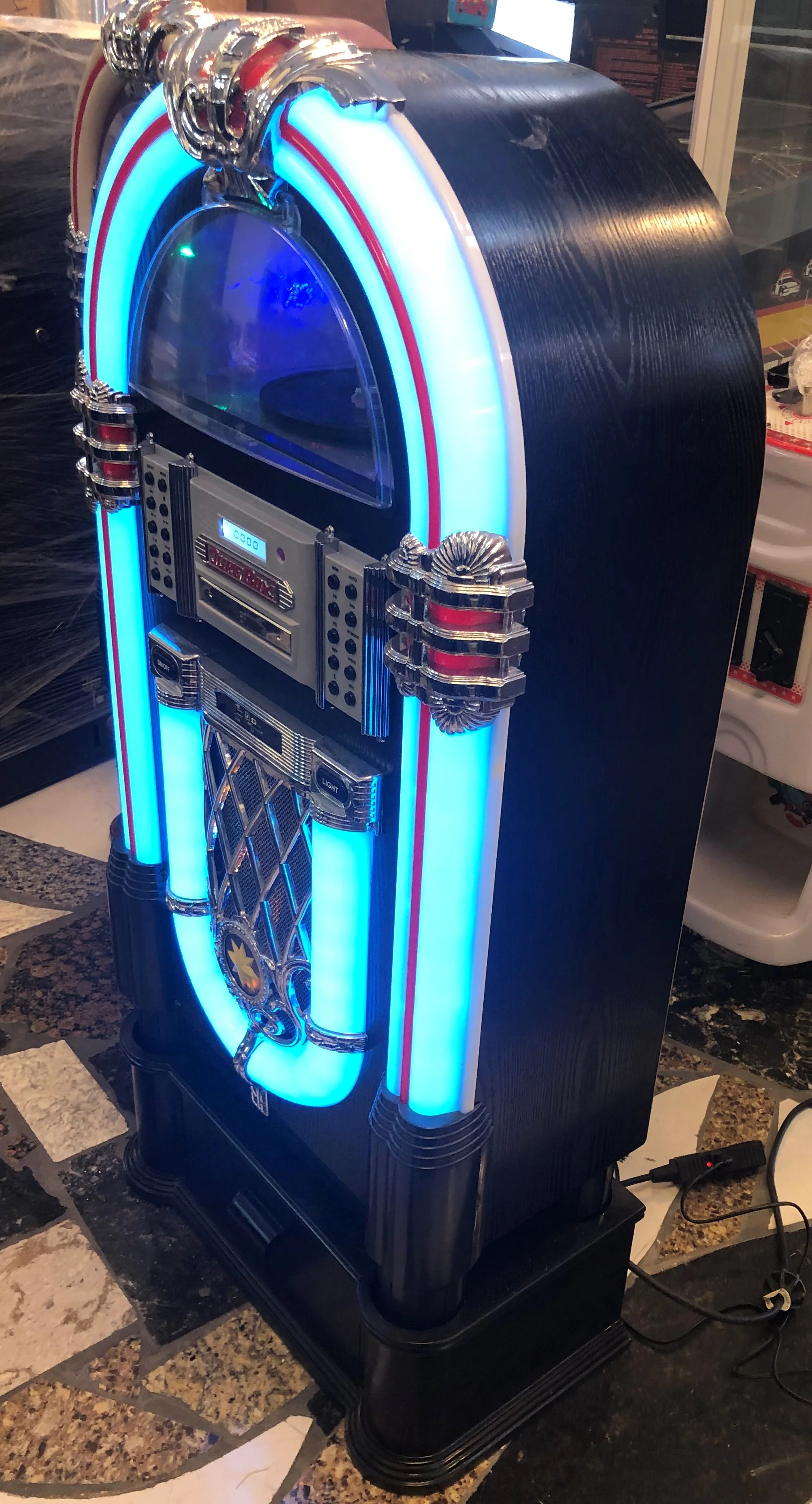 Iplay Juke Box Model B, non-coin op, great for homes and business, free shipping - Image 4