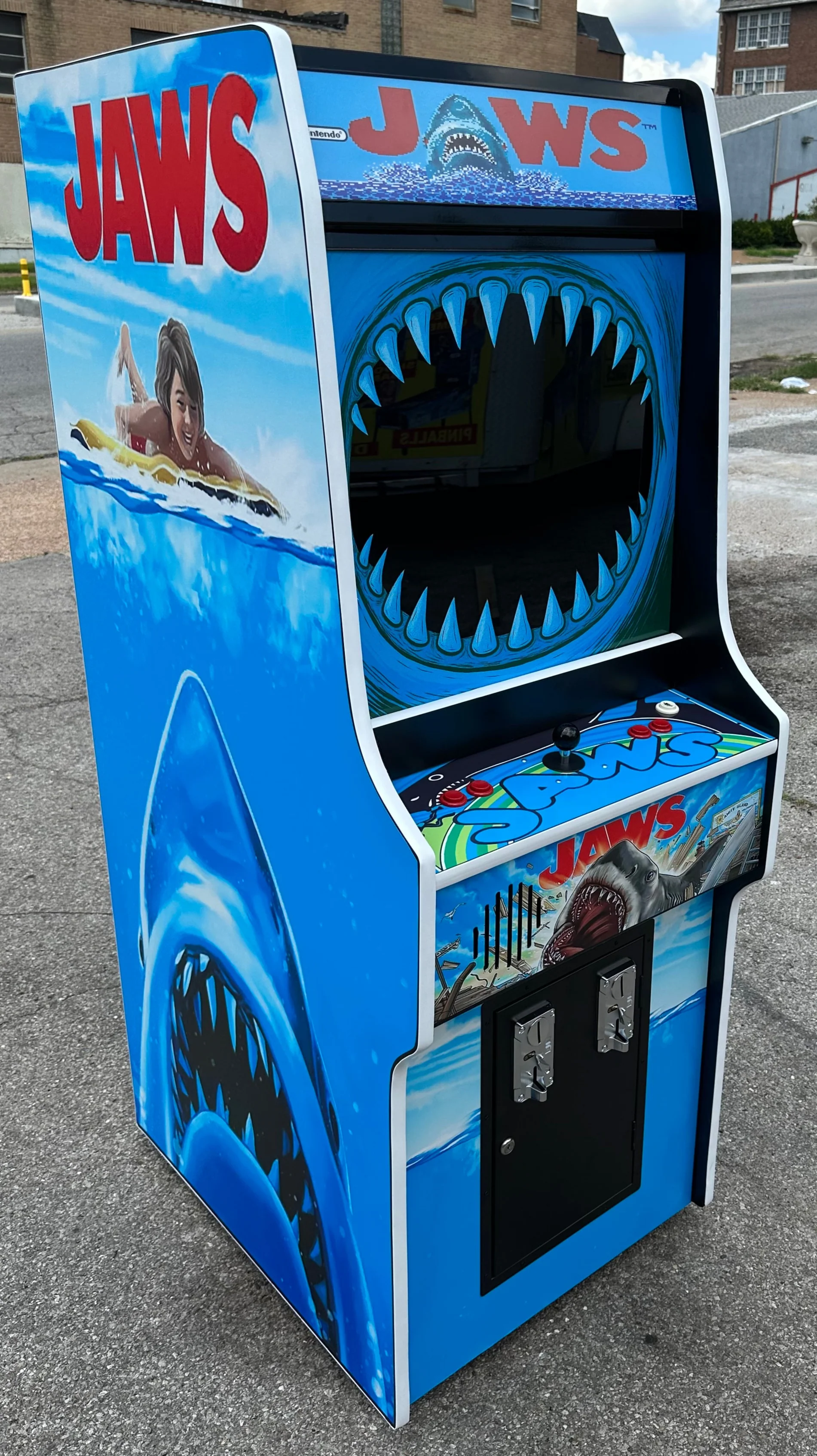 JAWS LE Arcade with lots of new parts-Looks new, extra sharp-HEAVY DUTY, COIN OPERATED, COMMERCIAL GRADE WITH FREE PLAY OPTION - Image 2
