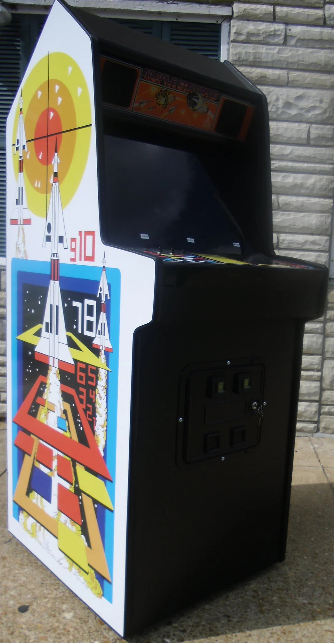 MISSILE COMMAND ARCADE GAME WITH A LOTS OF NEW PARTS-EXTRA SHARP-HEAVY DUTY, COIN OPERATED, COMMERCIAL GRADE WITH FREE PLAY OPTION