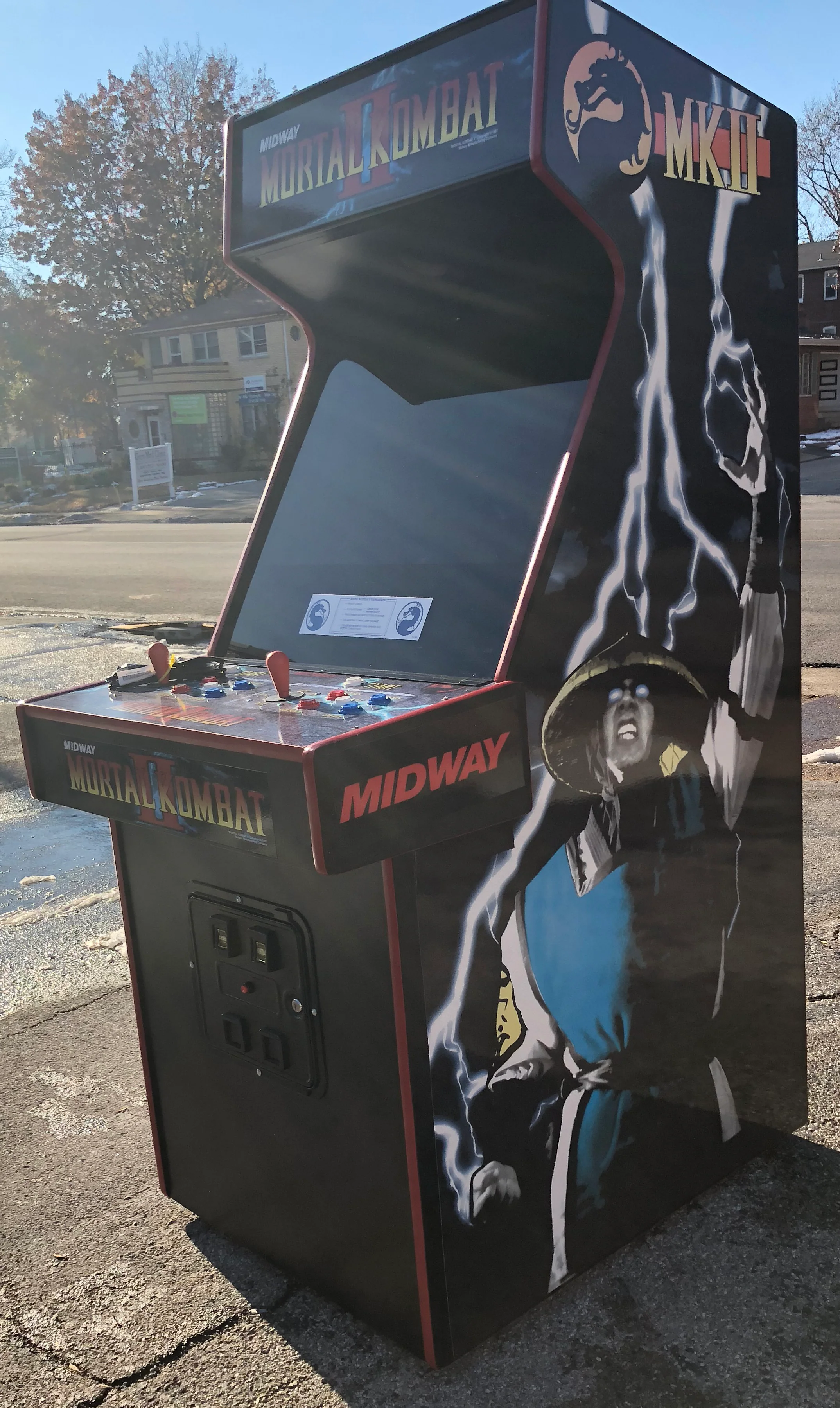 MORTAL KOMBAT 2 ARCADE WITH LOTS OF NEW PARTS-EXTRA SHARP-HEAVY DUTY, COIN OPERATED, COMMERCIAL GRADE WITH FREE PLAY OPTION - Image 4